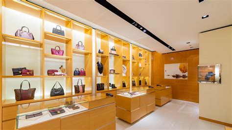 louis vuitton roma via condotti|via roma menu with prices.